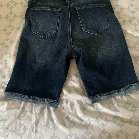 Distressed dark blue Bermuda Jean shorts - Picture 2 of 2
